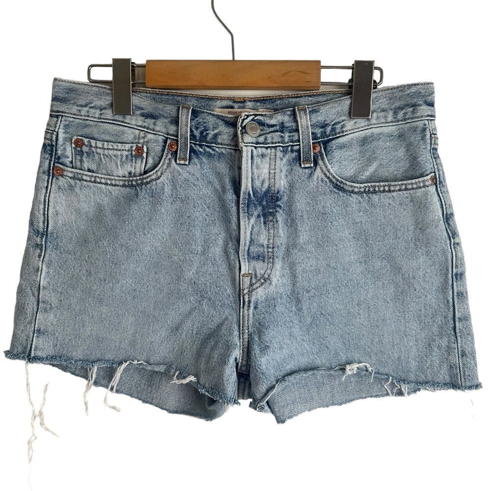Levis Wedgie Straight Light Wash Frayed Hem Button Fly Jean Shorts Size 28